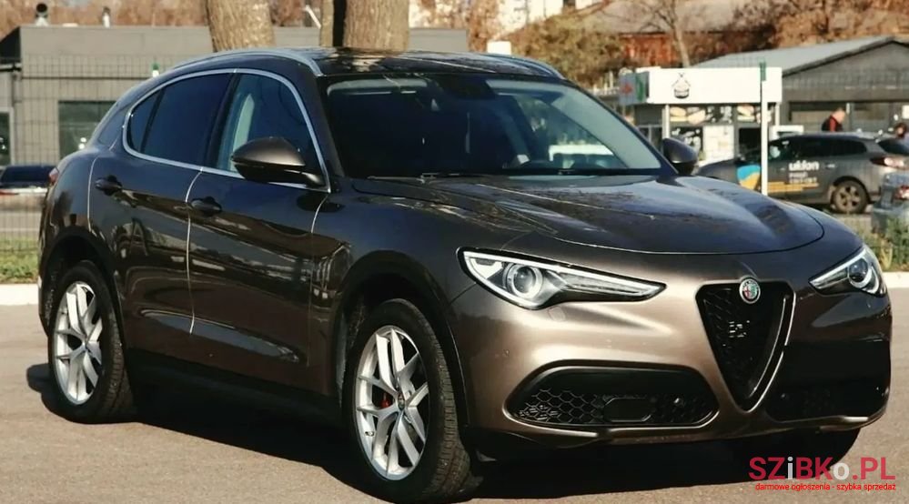 2020' Alfa Romeo Stelvio photo #2
