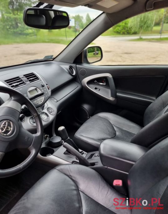 2006' Toyota RAV4 photo #2