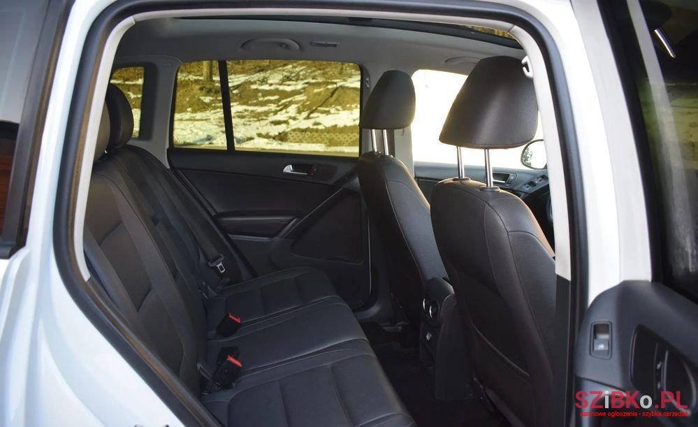 2015' Volkswagen Tiguan photo #4