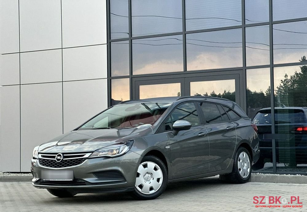 2017' Opel Astra 1.4 T Dynamic photo #1