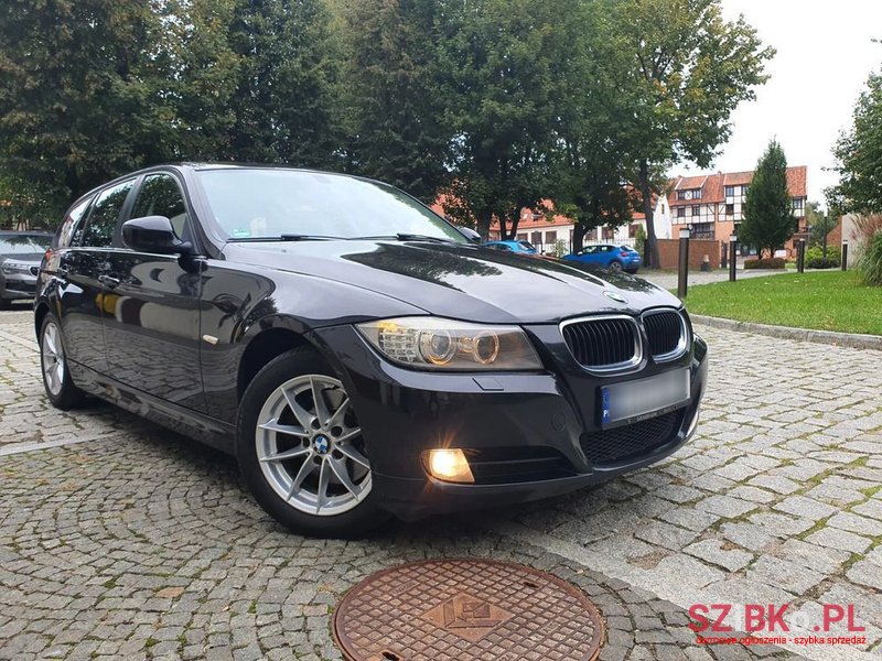 2010' BMW 3 Series 320D photo #1