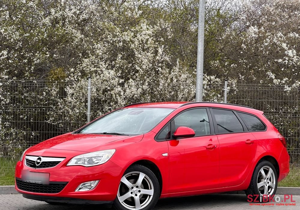 2011' Opel Astra 1.4 T Sport photo #1
