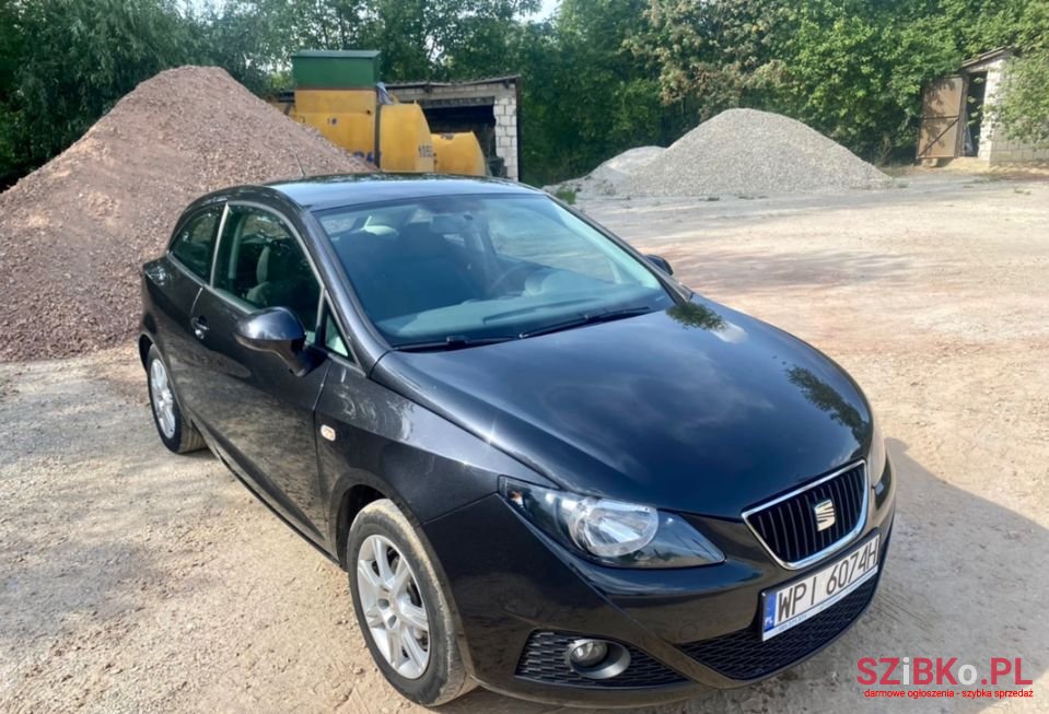 2011' SEAT Ibiza photo #4