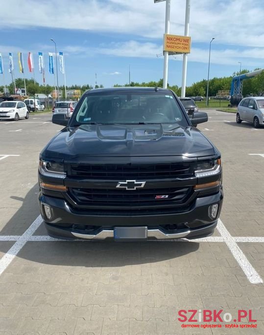 2017' Chevrolet Silverado photo #2