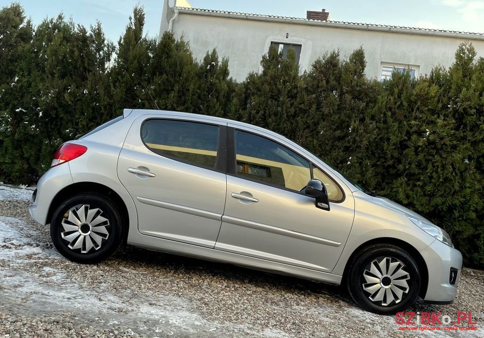 2011' Peugeot 207 photo #2