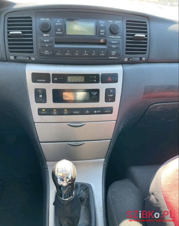 2004' Toyota Corolla 2.0 D-4D Sol photo #6