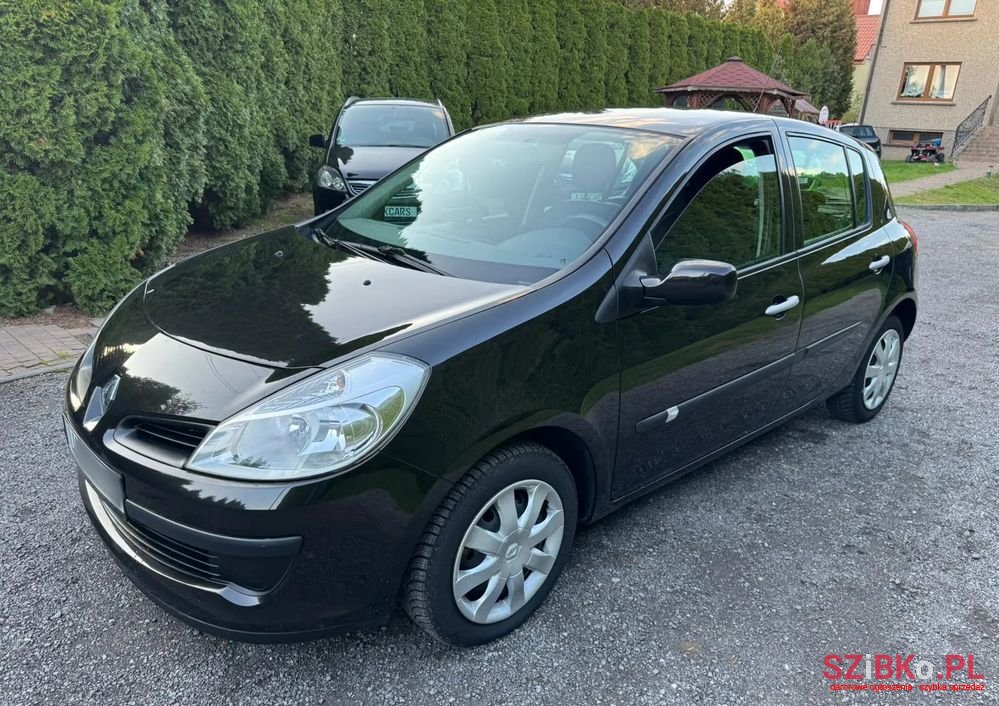 2008' Renault Clio photo #1