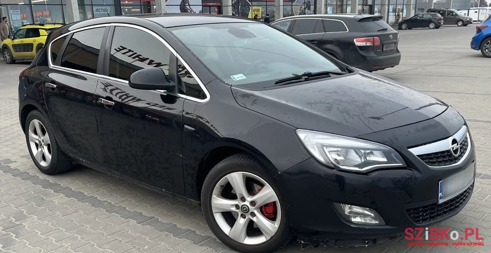 2010' Opel Astra Iv 1.6 T Cosmo photo #1