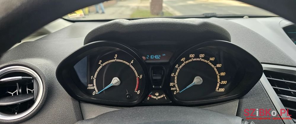 2013' Ford Fiesta photo #2