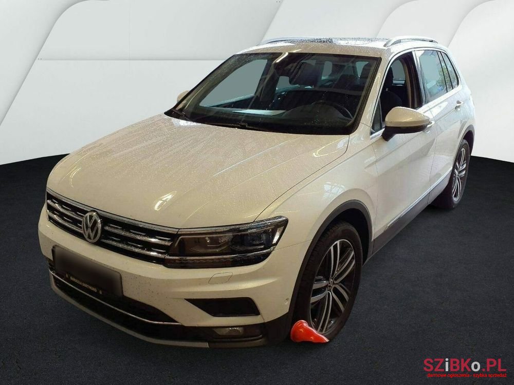 2020' Volkswagen Tiguan photo #1