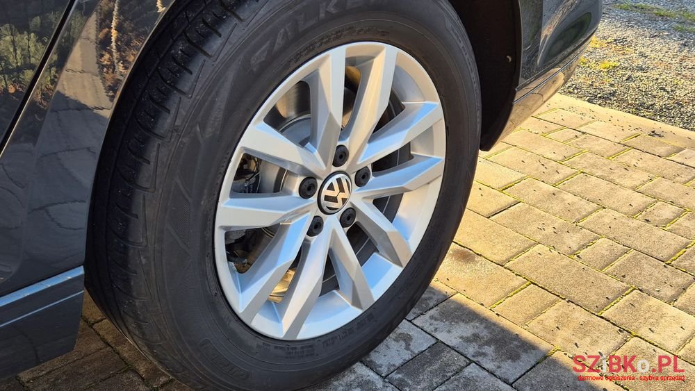 2019' Volkswagen Passat photo #4