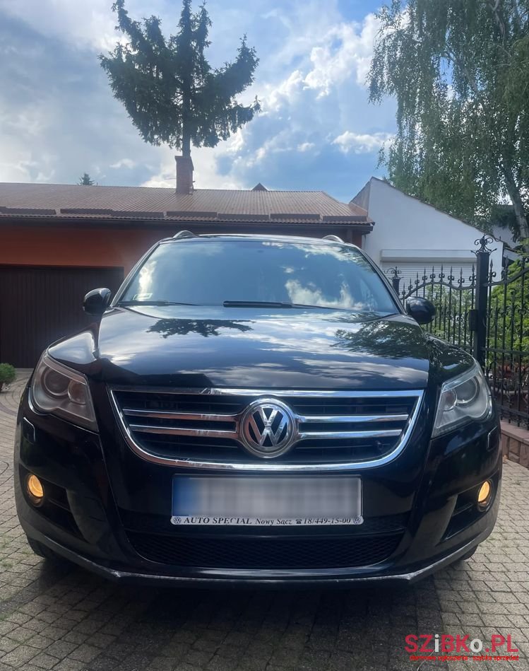 2010' Volkswagen Tiguan photo #3