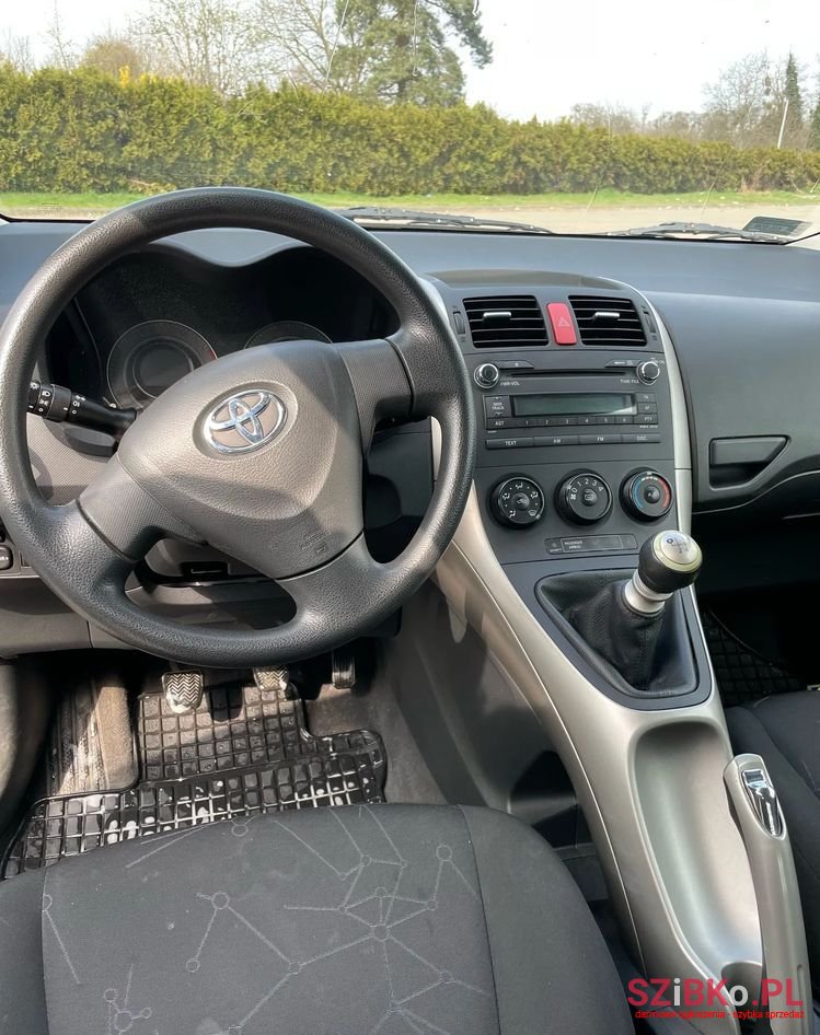 2010' Toyota Auris photo #6