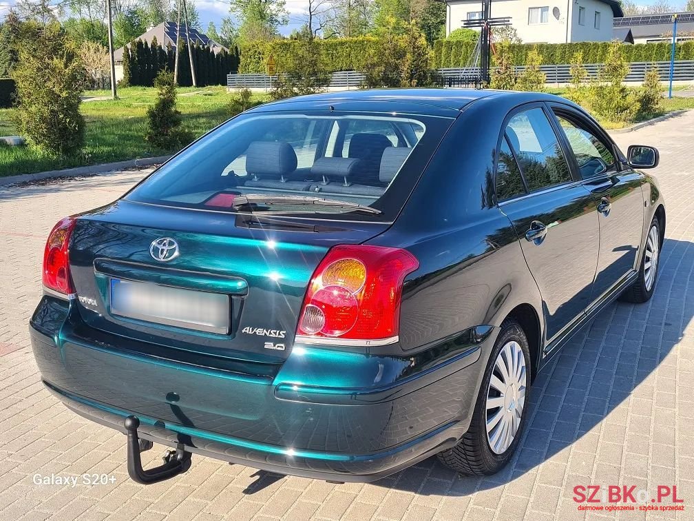 2004' Toyota Avensis photo #5