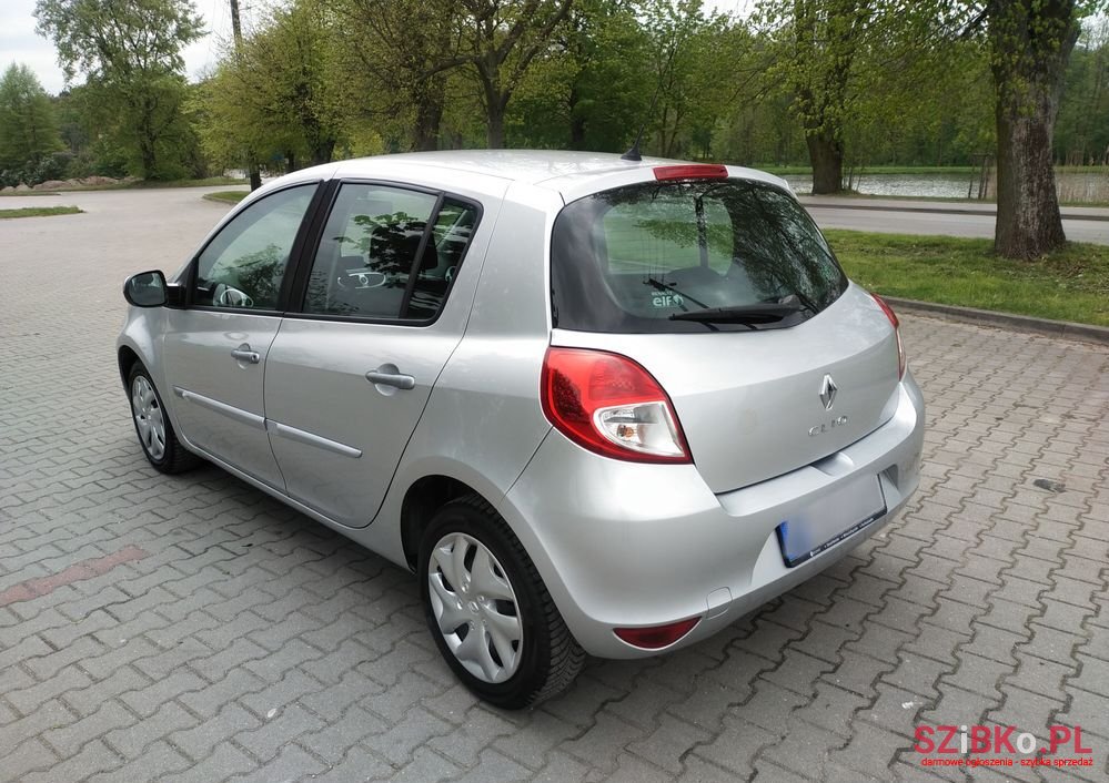 2009' Renault Clio photo #3