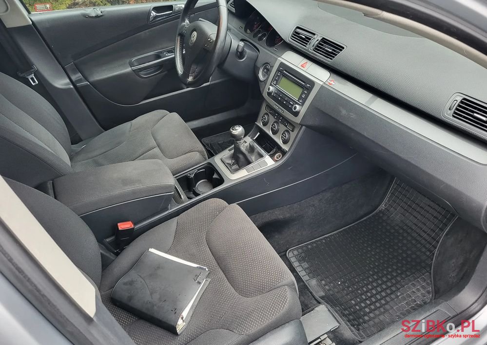 2005' Volkswagen Passat photo #5