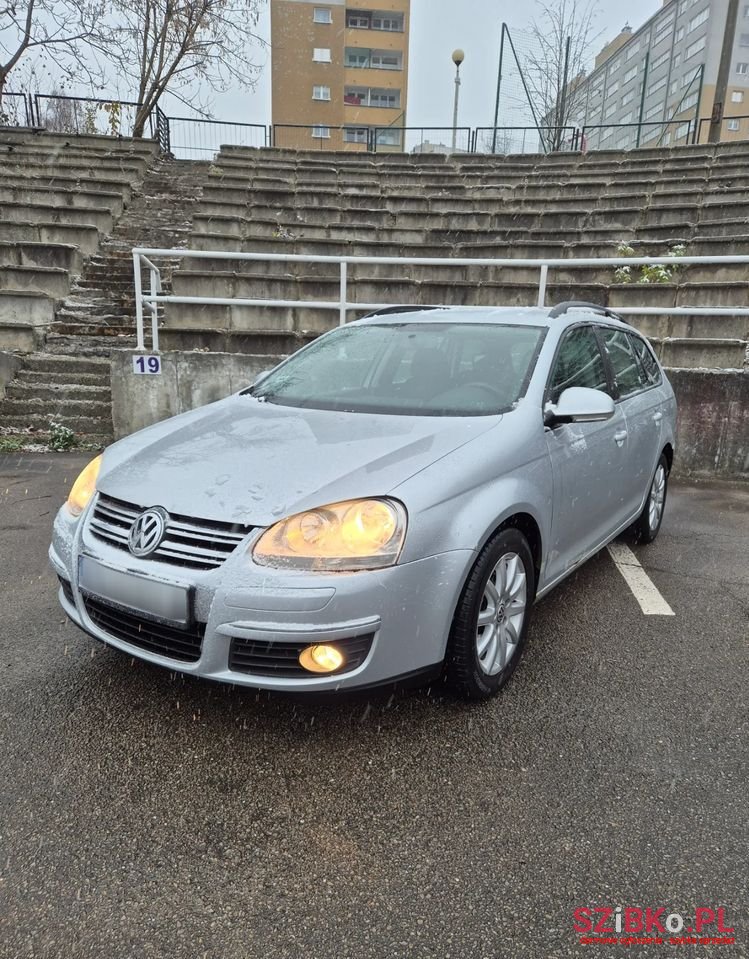 2009' Volkswagen Golf photo #1