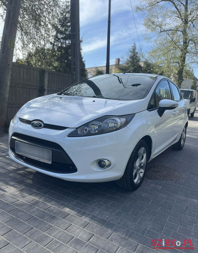 2011' Ford Fiesta 1.4 Titanium photo #1