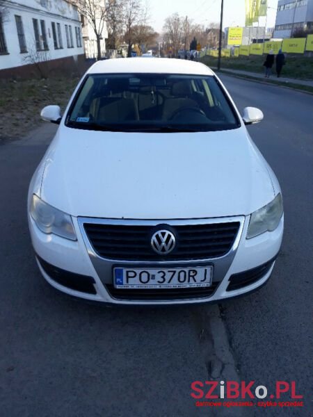 2008' Volkswagen Passat photo #1