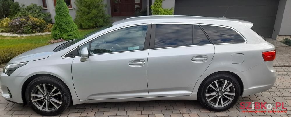 2013' Toyota Avensis photo #2
