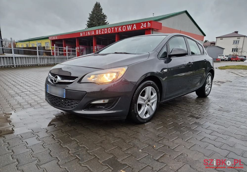 2013' Opel Astra photo #4