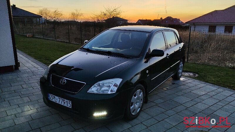 2004' Toyota Corolla photo #2