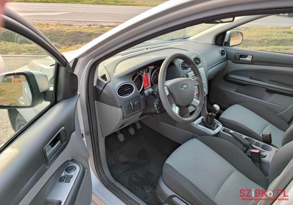 2010' Ford Focus photo #5