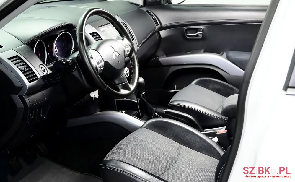 2010' Mitsubishi Outlander photo #6