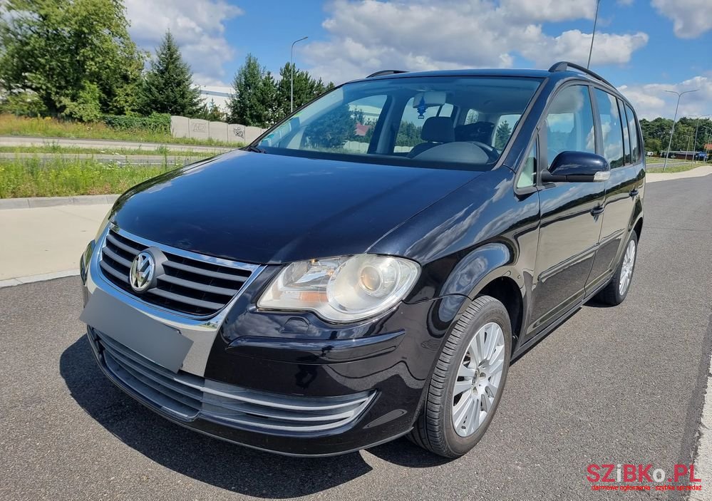 2006' Volkswagen Touran photo #2