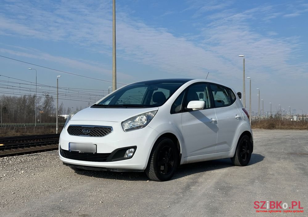 2010' Kia Venga photo #2