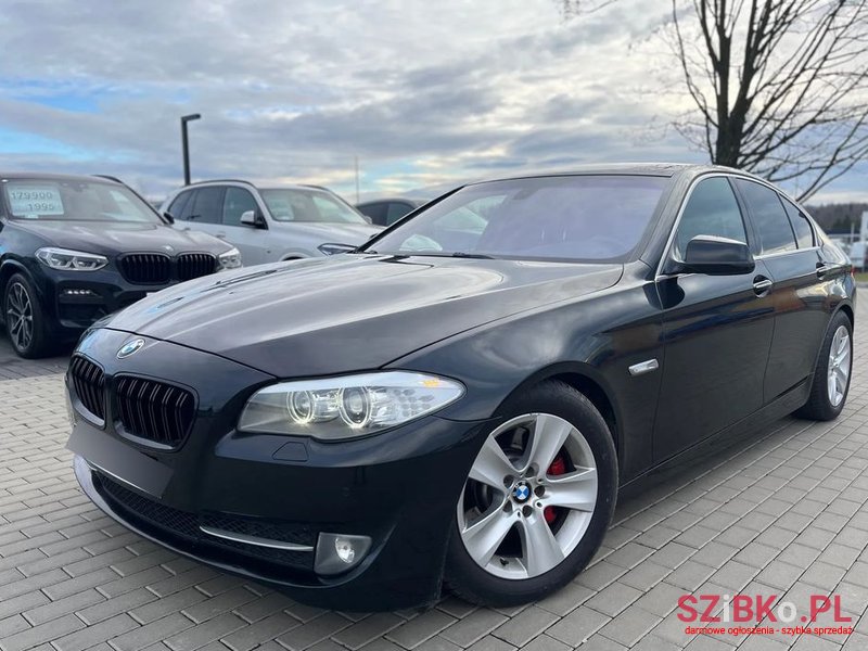 2011' BMW 5 Series photo #1
