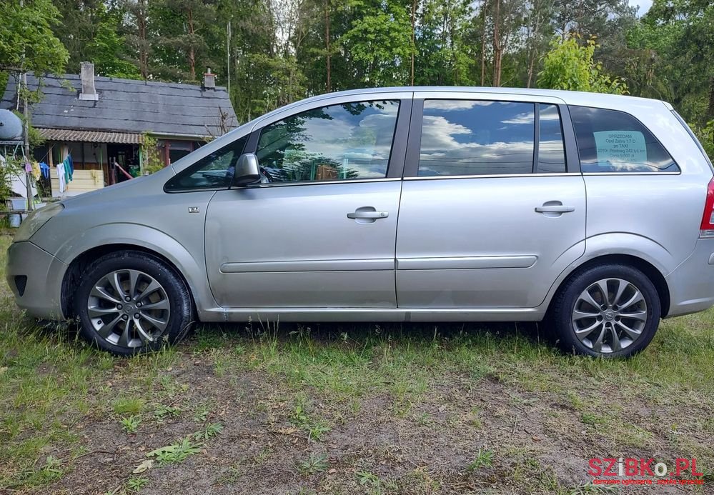 2010' Opel Zafira photo #5
