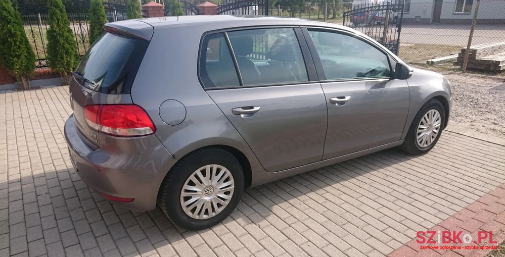 2009' Volkswagen Golf photo #3