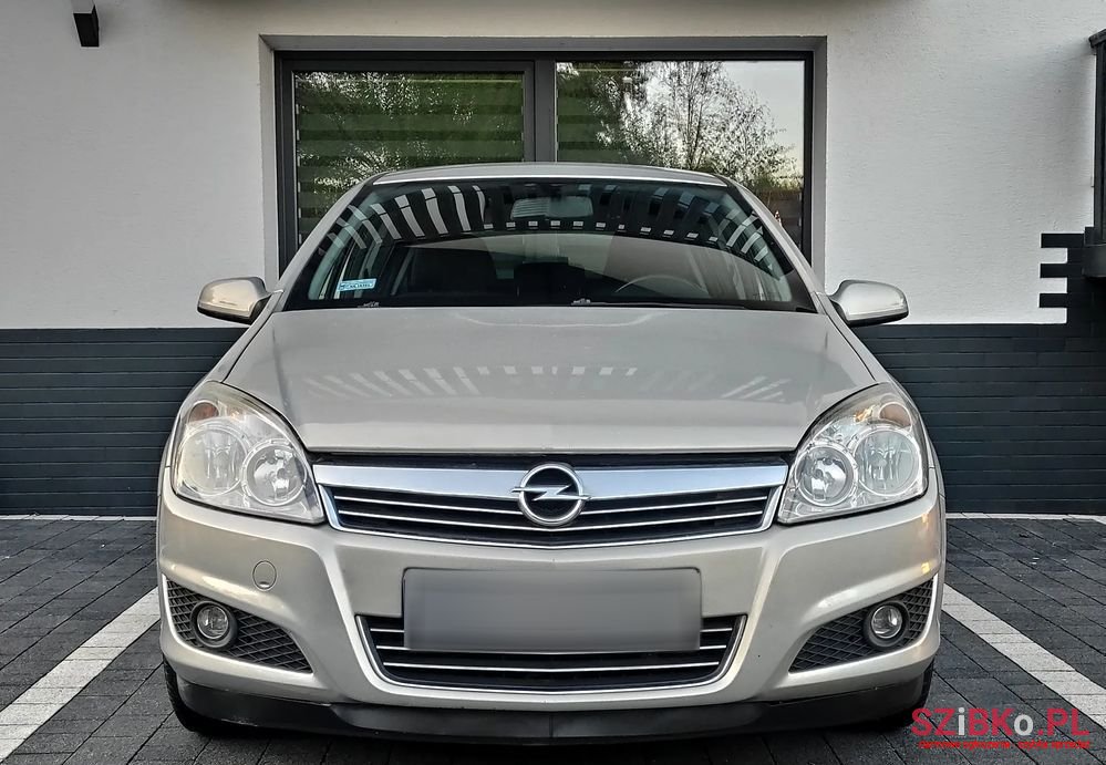 2008' Opel Astra photo #3