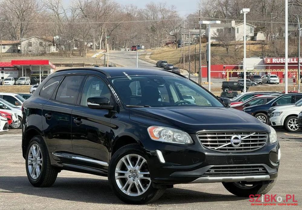 2016' Volvo Xc 60 T5 Momentum photo #1