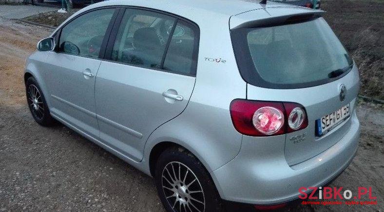 2008' Volkswagen Golf photo #2