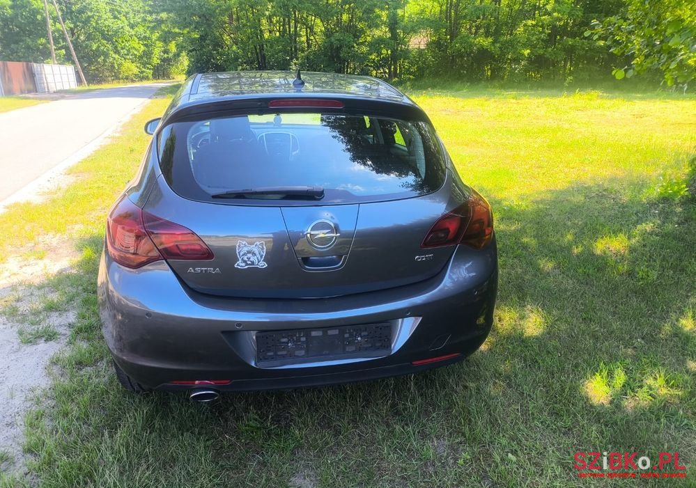 2010' Opel Astra 2.0 Cdti Dpf Cosmo photo #4