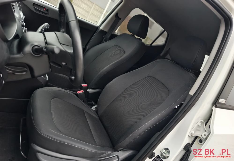 2020' Hyundai i10 photo #6