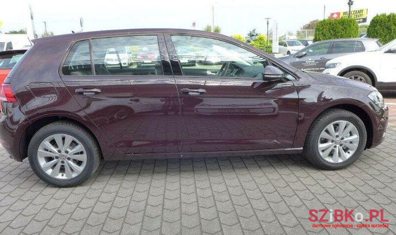 2017' Volkswagen Golf photo #1