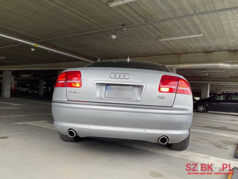 2004' Audi A8 4.2 L Quattro photo #3