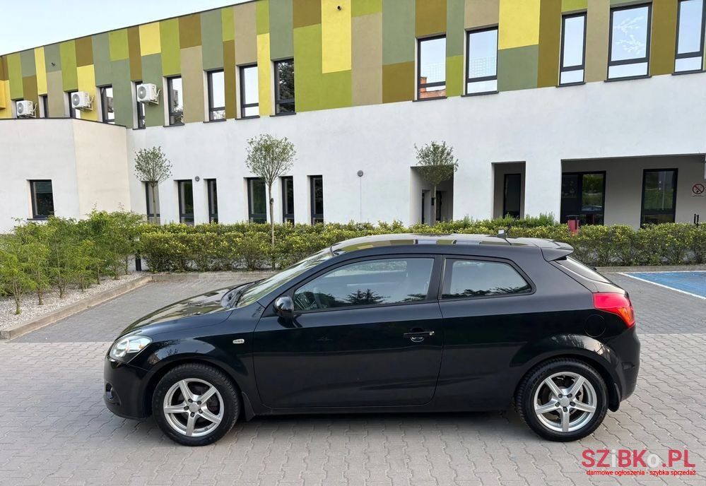 2009' Kia Proceed photo #6