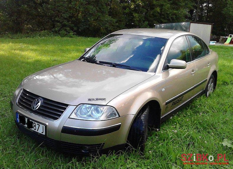 2002' Volkswagen Passat photo #2