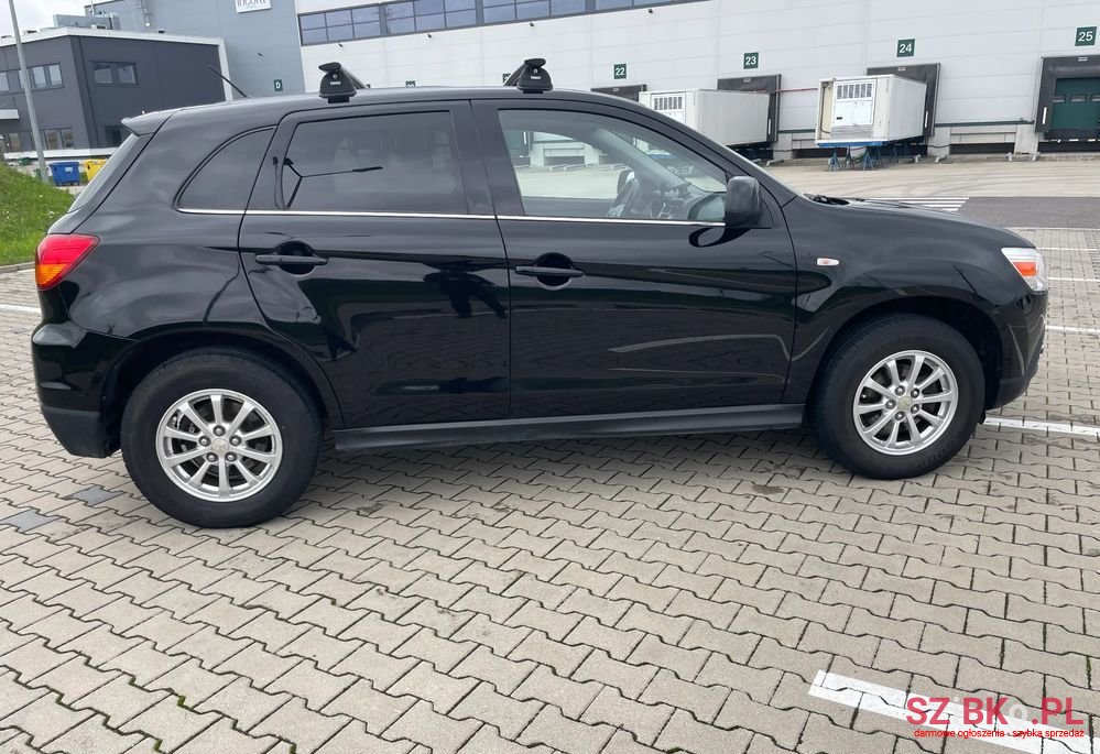 2011' Mitsubishi ASX photo #3