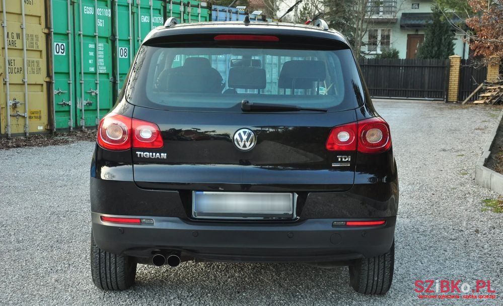 2011' Volkswagen Tiguan photo #6