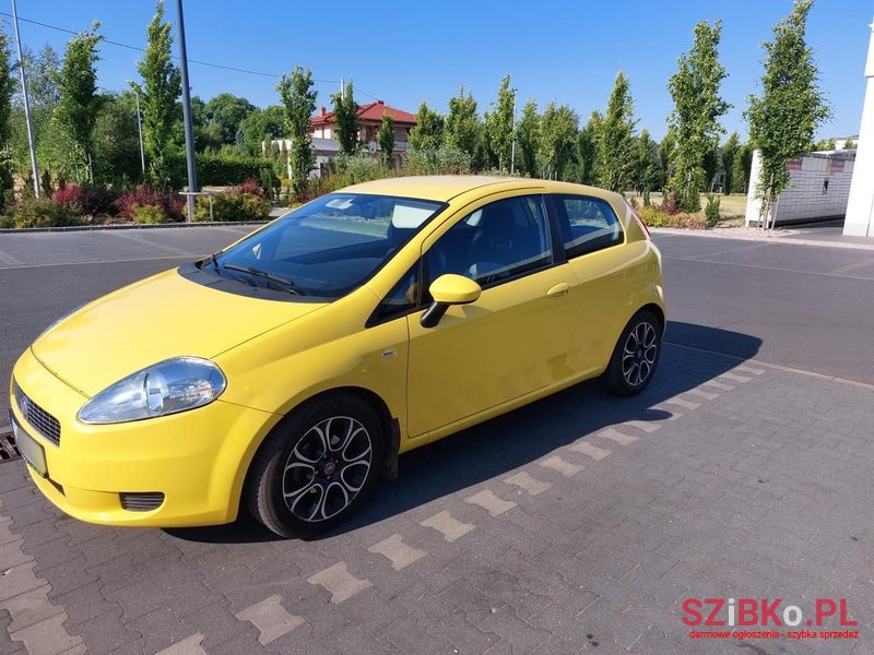 2009' Fiat Grande Punto photo #1