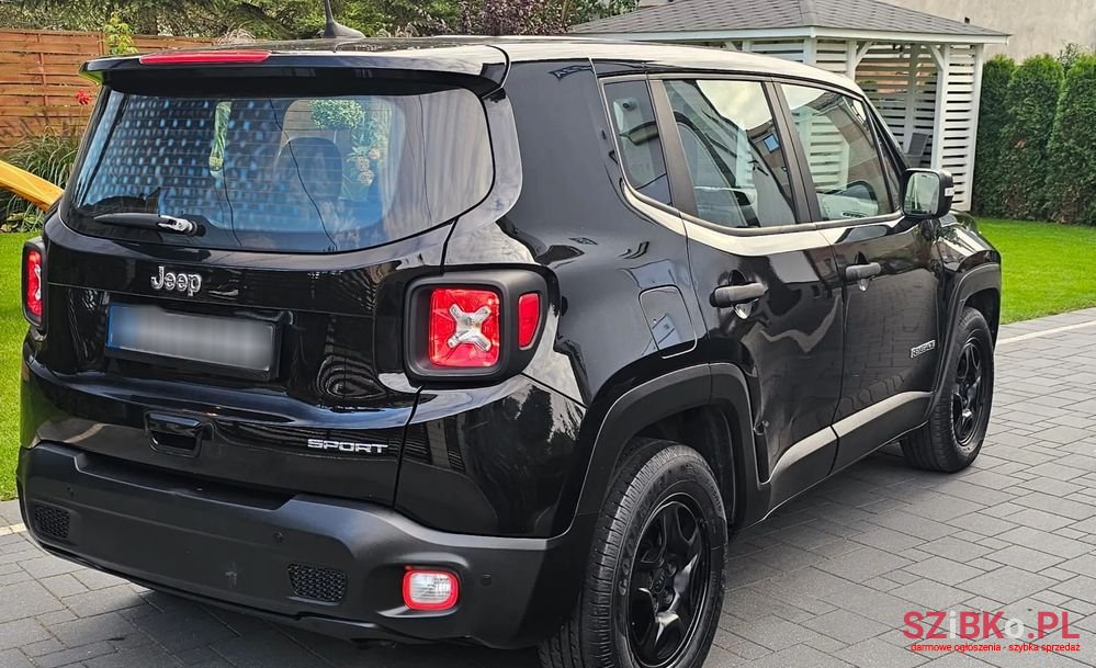 2018' Jeep Renegade photo #4