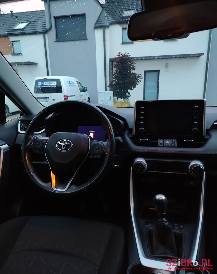 2019' Toyota RAV4 photo #4