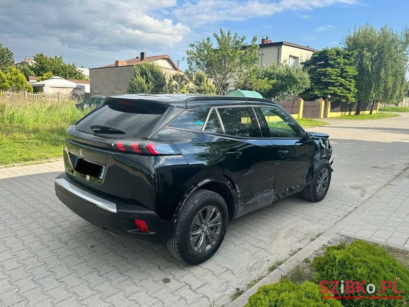2023' Peugeot 2008 photo #2