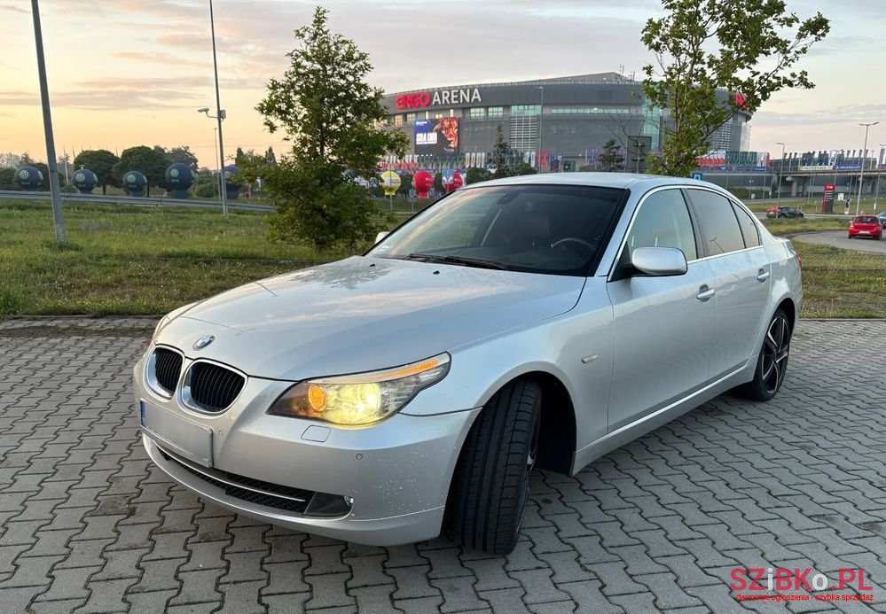 2007' BMW 5 Series 520D photo #2