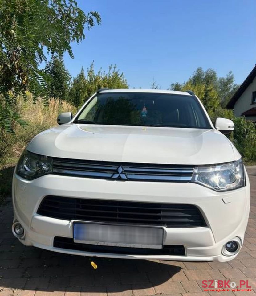 2015' Mitsubishi Outlander photo #2